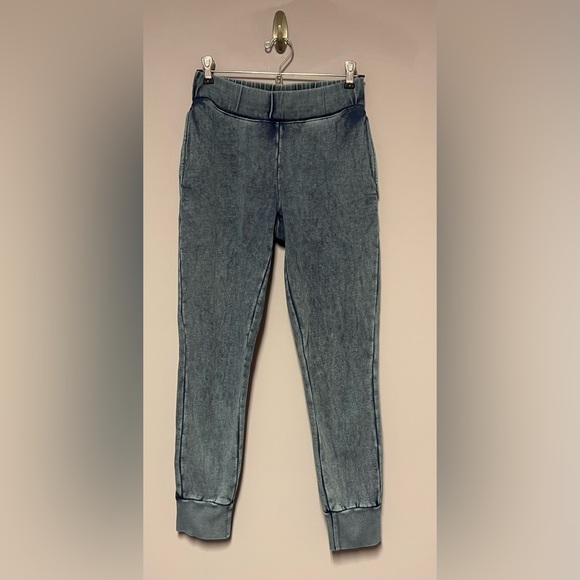 TNA Aritzia JOGGER Sweats DENIM Sweat Pants XS - Picture 1 of 9